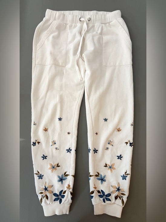 DRIFTWOOD Pants - Driftwood Women’s Pants Floral Embroidered Joggers Sweatpants White size Medium